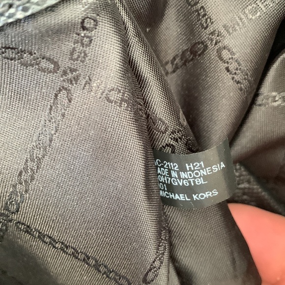 Michael Kors Bag Large Voyager Tri-Compartment Leather Tote Bag - Picture 17 of 17